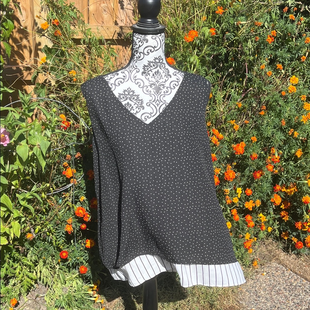 Black and White Polka Dot V-Neck Top
